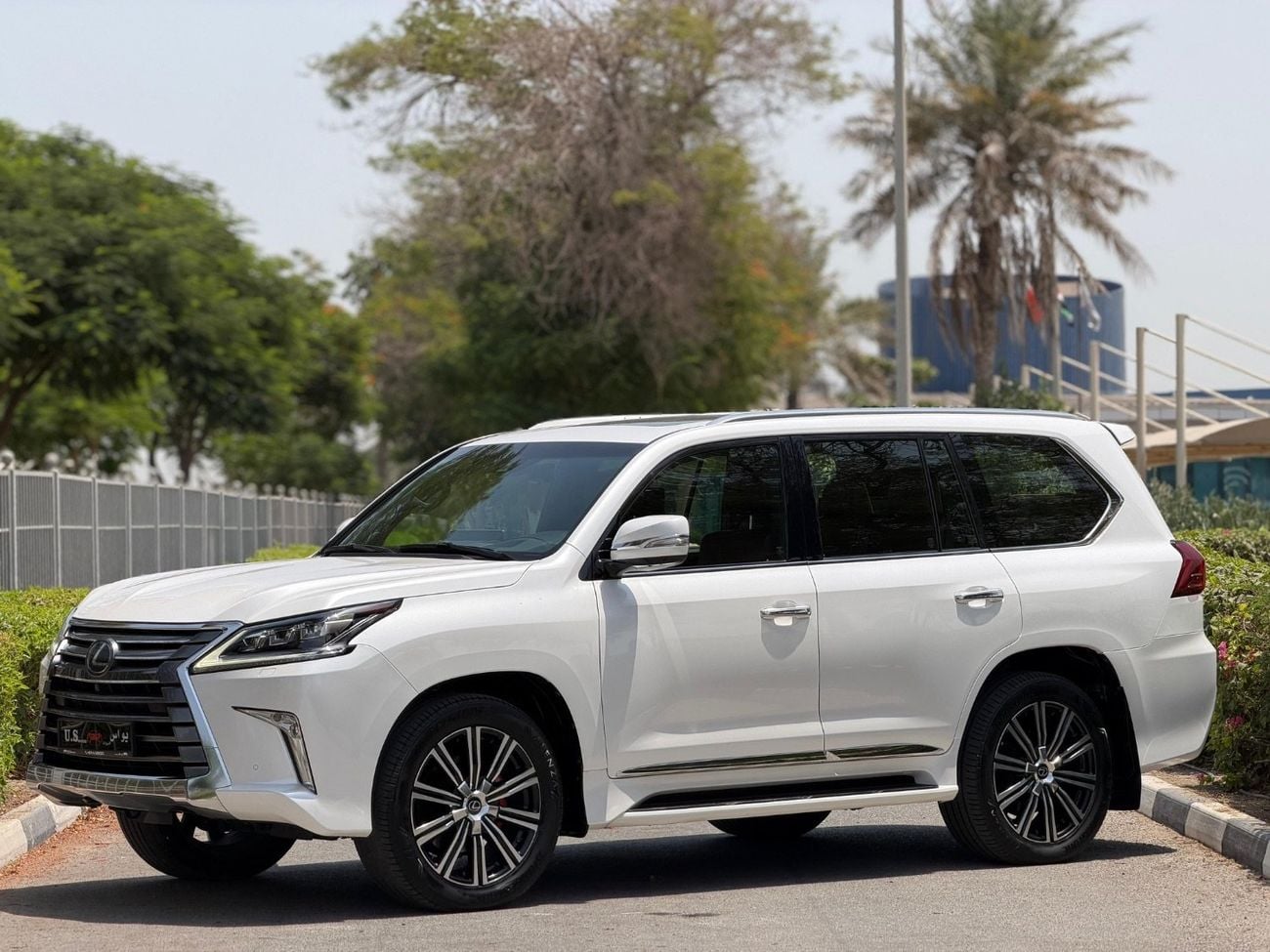 لكزس LX 570 SIGNATURE PLATINUM
