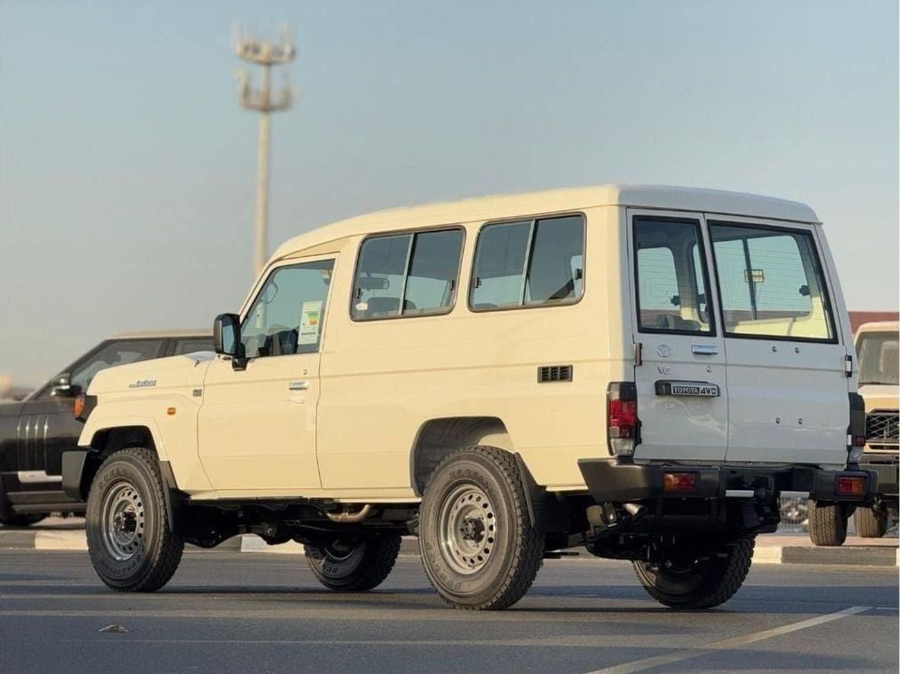 Toyota Land Cruiser EXPORT ONLY - LC 78 E MANUAL TRANSMISSION
