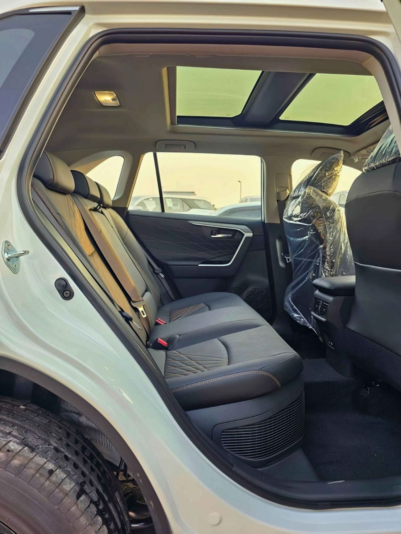 تويوتا راف ٤ HYBRID ELITE PLUS E-CVT/ 2.5L V4 4WD / PANORAMIC ROOF / POWER SEATS (CODE # RHEP4)