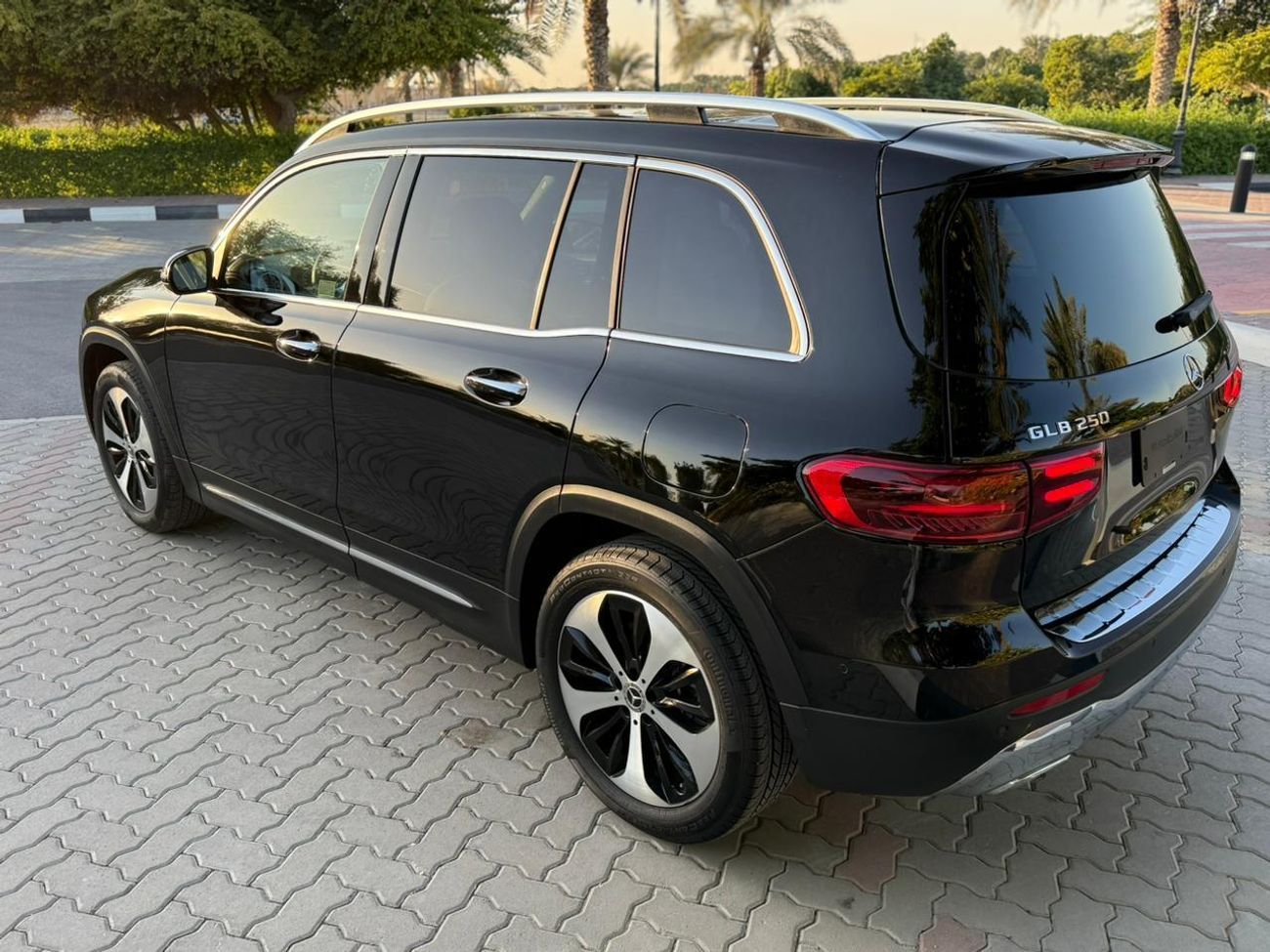 مرسيدس بنز GLB 250 Std 2.0L