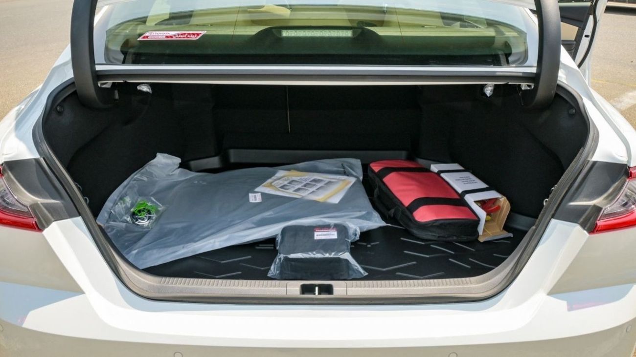 Toyota Camry Toyota Camry LE 2.5L Hybrid, Panorama - 2025 (Export)