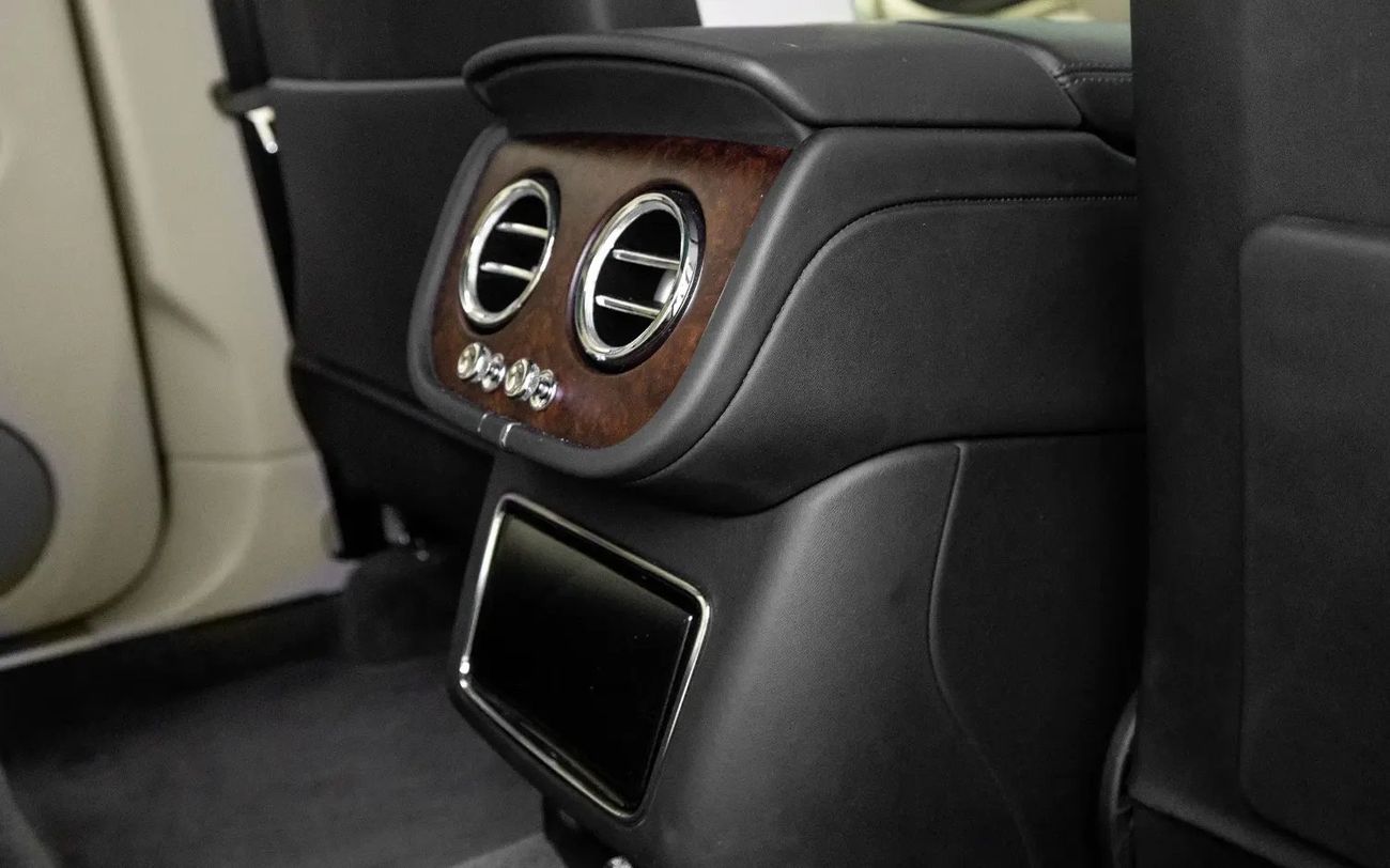 Bentley Bentayga Azure 4.0T -  Spec