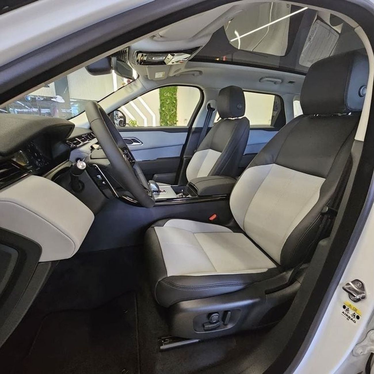 لاند روفر رينج روفر فيلار 2025 Range Rover Velar P250 DYNAMIC SE