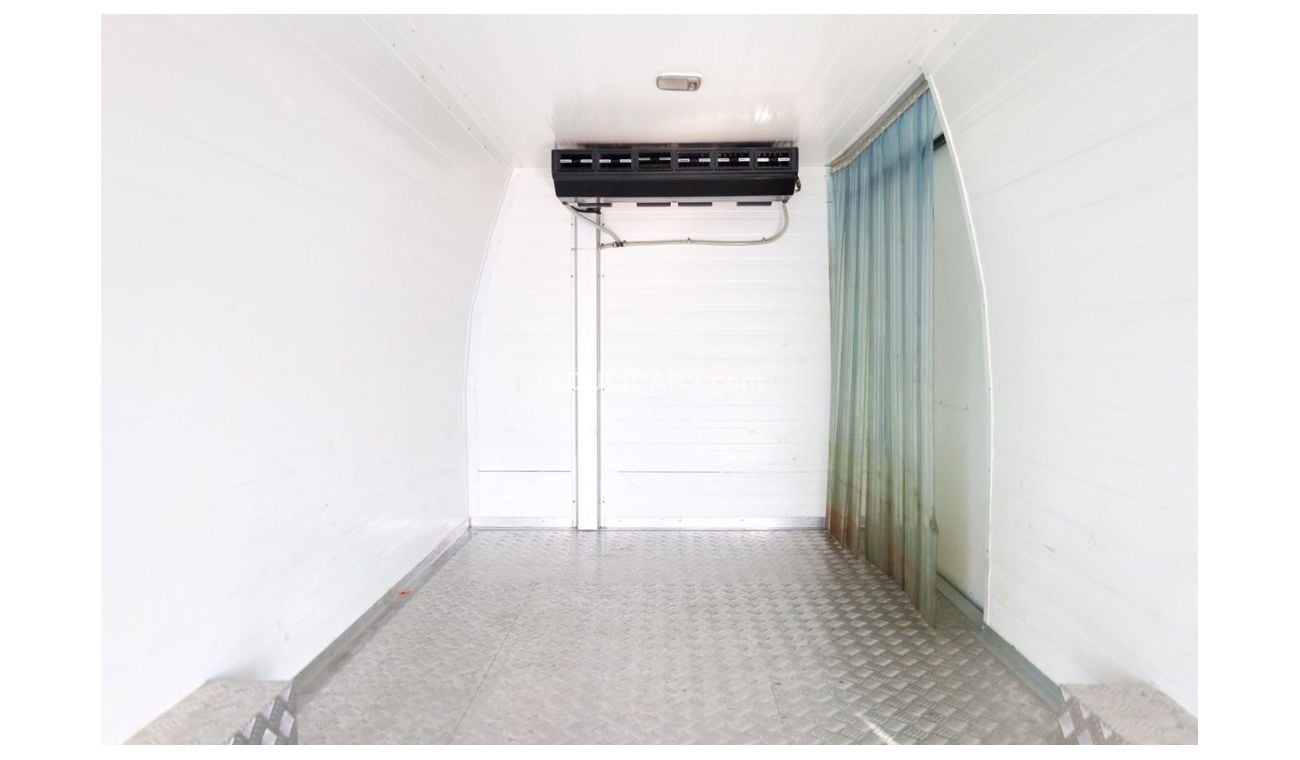 نيسان أورفان لوحة فان  سقف عالي 2015 NV350 2.5L RWD Petrol M/T - Chiller Van - GCC Specs - Ready to Drive