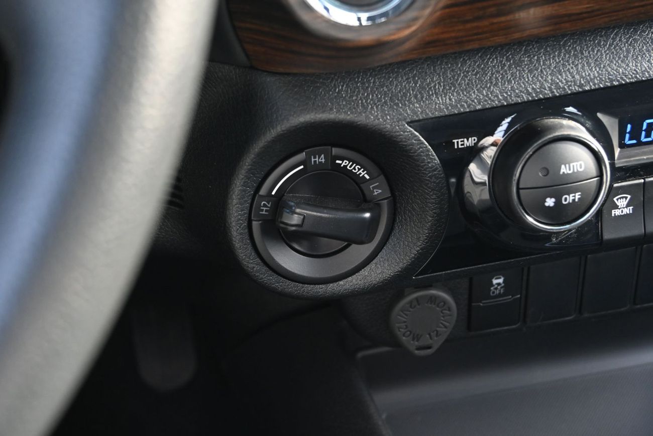 تويوتا هيلوكس Toyota Hilux SR5 2.7L Automatic, Petrol, 4WD, Pickup