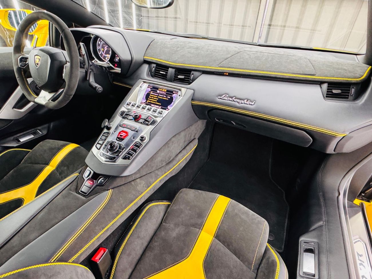 لامبورغيني أفينتادور 6.5L V12 2014 Lamborghini Aventador LP 700-4 GCC