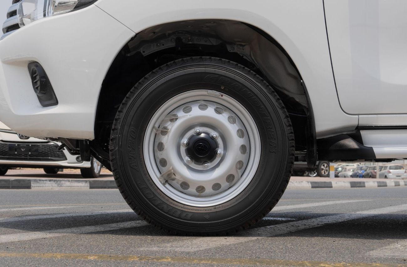 تويوتا هيلوكس 2025 Toyota Hilux DLX 2.7L AT Petrol (White)