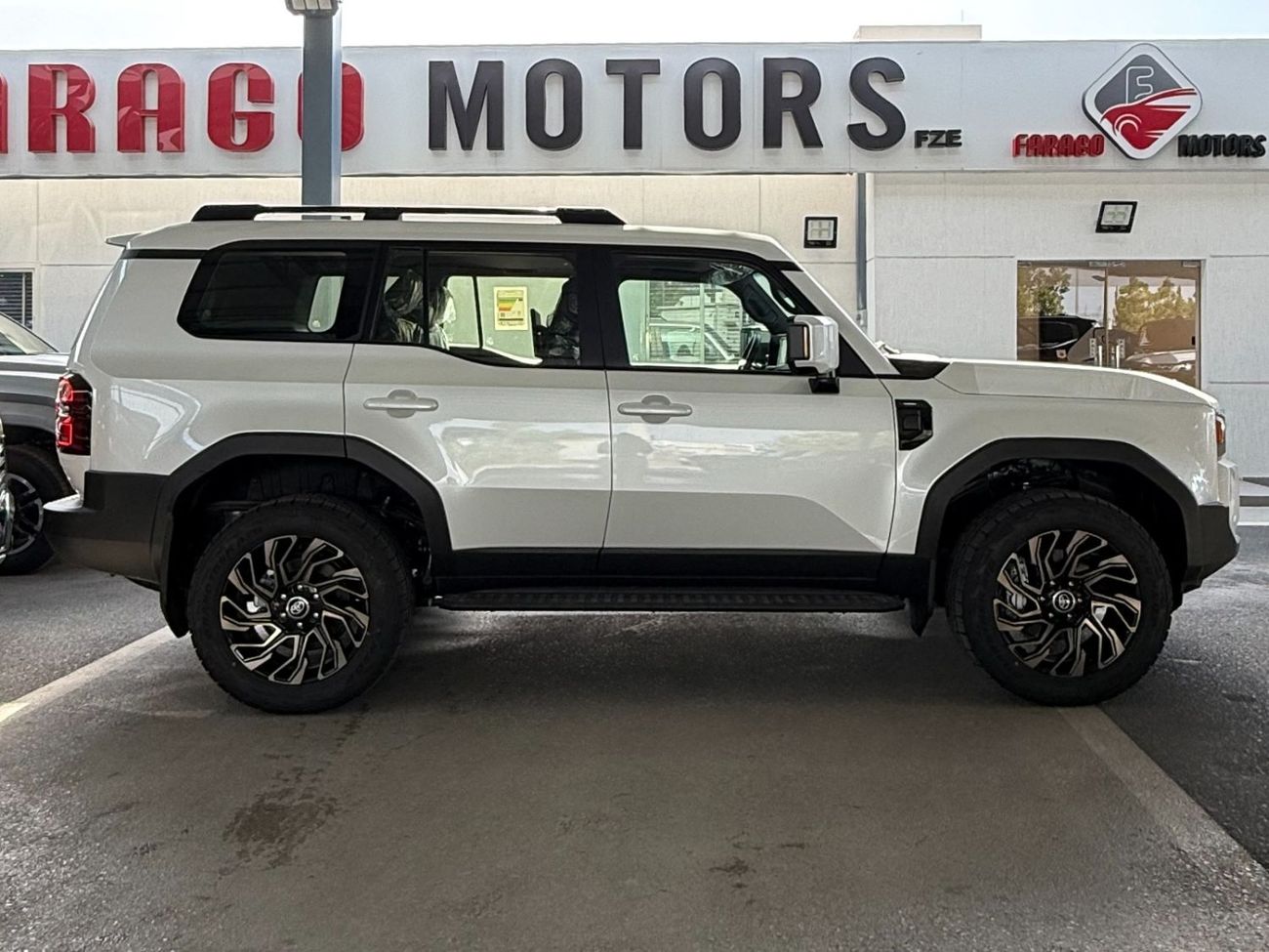 Toyota Prado 2.8 DIESEL 20 INCH ALLOY RIMS **التصدير فقط خارج الخليج**EXPORT ONLY**