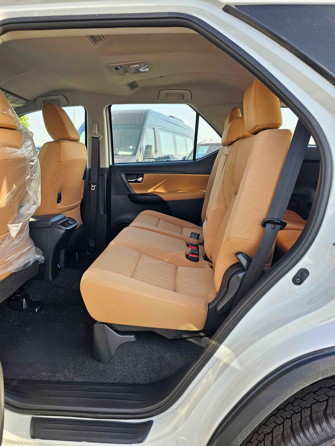 Toyota Fortuner 2.7L V4 PETROL | AUTO A/C | DVD+CAMERA | 4X4 | CODE # FP27F