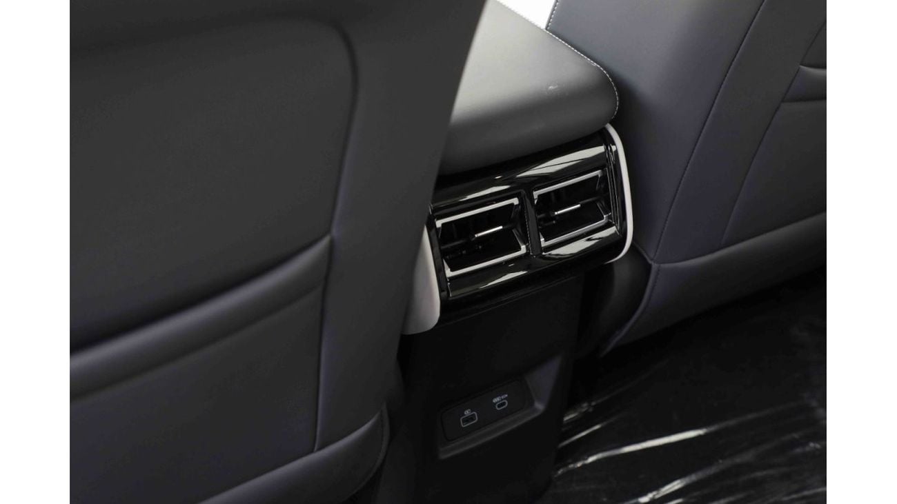 شيري iCar 03 2024 ICAR EQ3 V2 طويلة المدى - أسود من الداخل أبيض | تصدير فقط