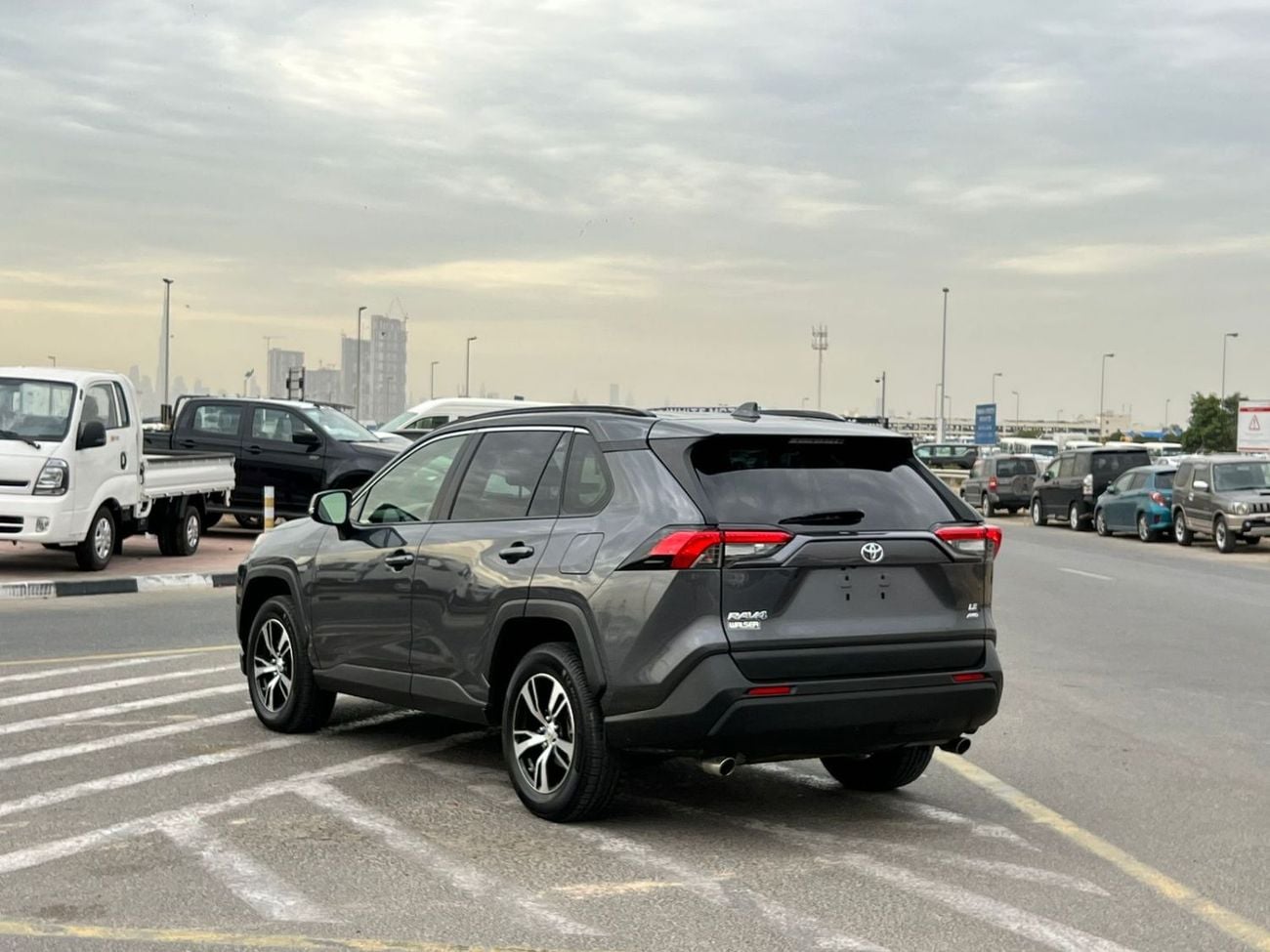 Toyota RAV4 2020 Toyota Rav4 Midoption 2.5L V4 - AWD 4x4 - Rear Camera  - Leather Seat