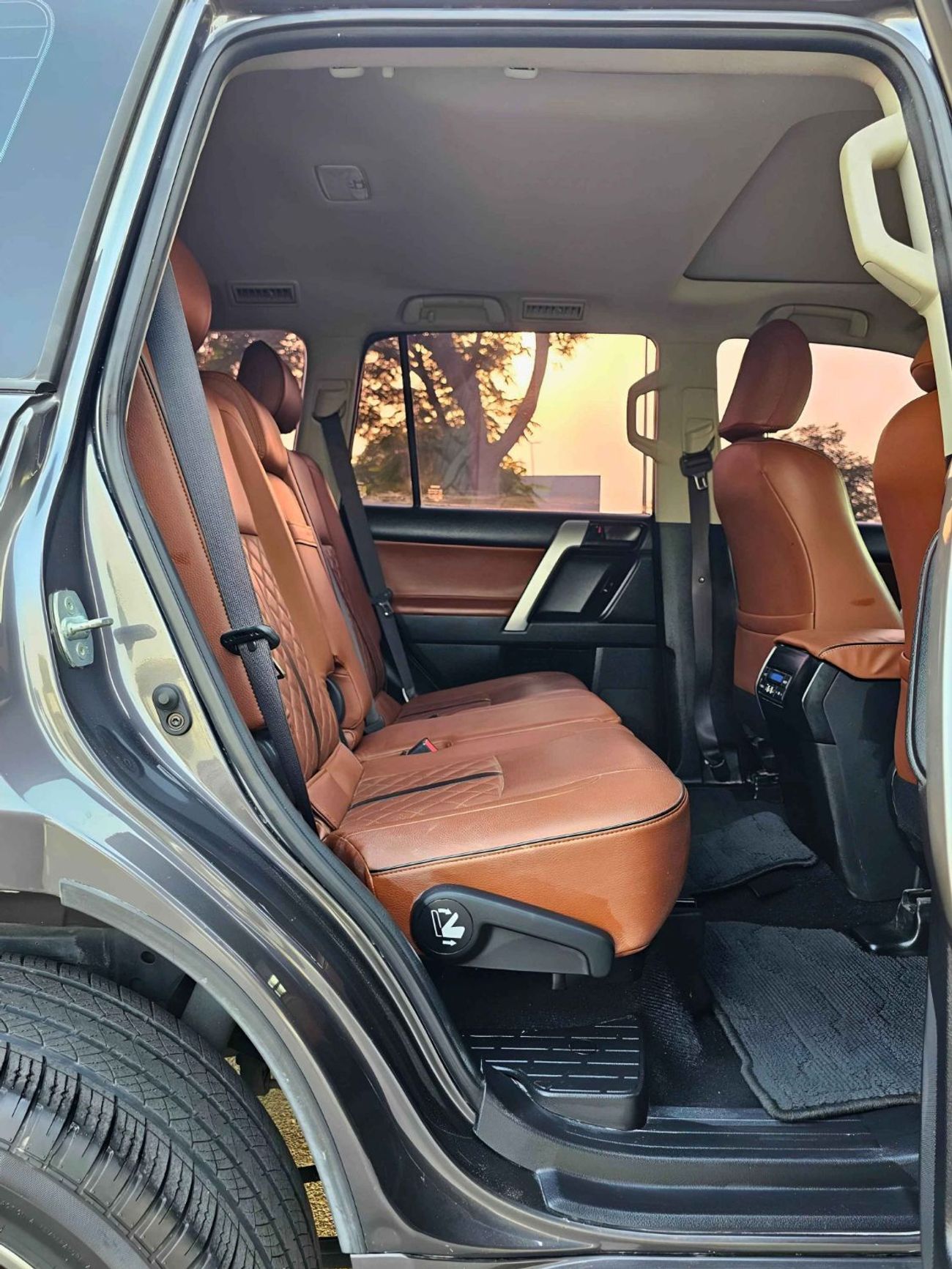 تويوتا برادو PRADO VXR/GCC FULL OPTION/LEATHER SEATS SUNROOF/2.7L V4 4WD/EXPORT ONLY/LOT#92261