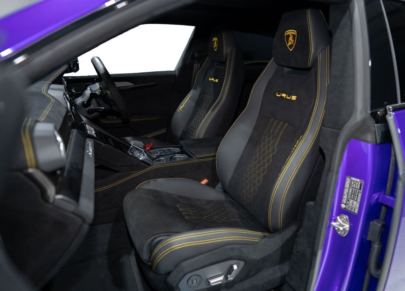 Lamborghini Urus 4.0T V8 Performante URUS PERFORMANTE | FULL CARBON INT/EXT | MASSAGE SEATS | ADVANCED SOUND SYSTEM |