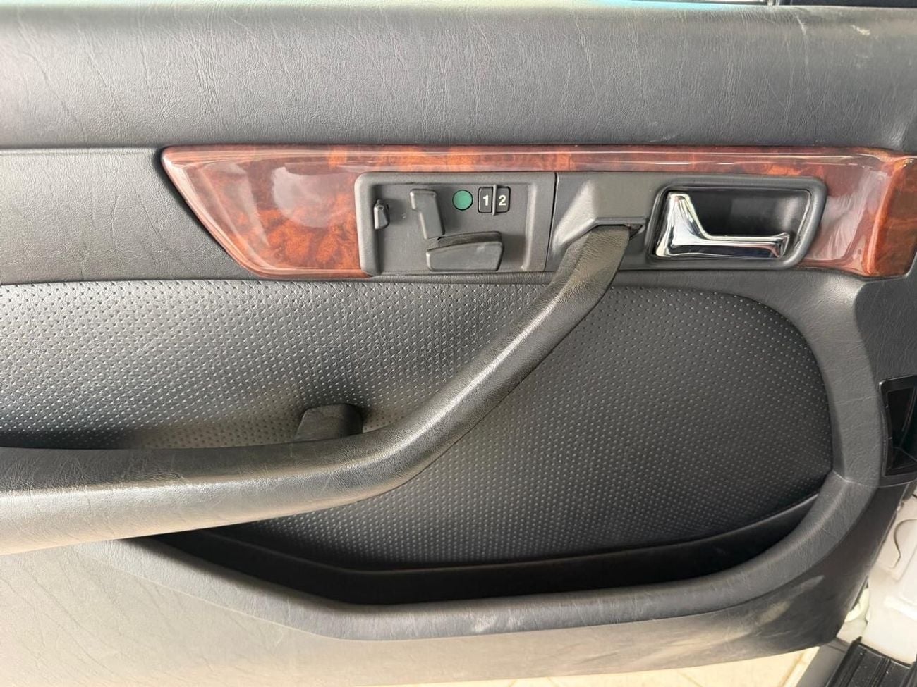 مرسيدس بنز 500 SEL