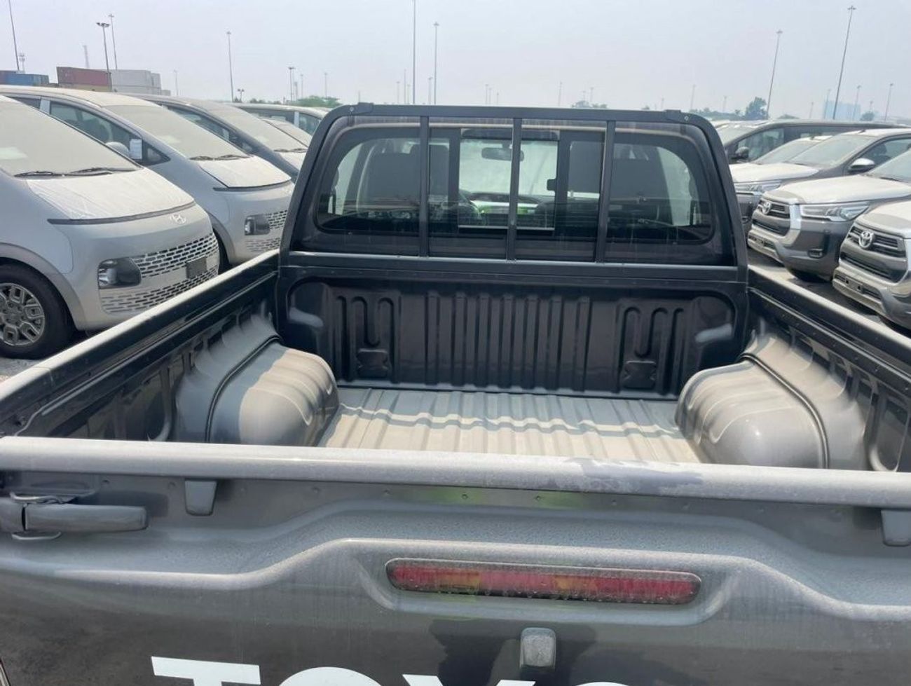 Toyota Hilux ECT0004 - Toyota Hilux DCab GLX - 2.4L Diesel Auto - Grey