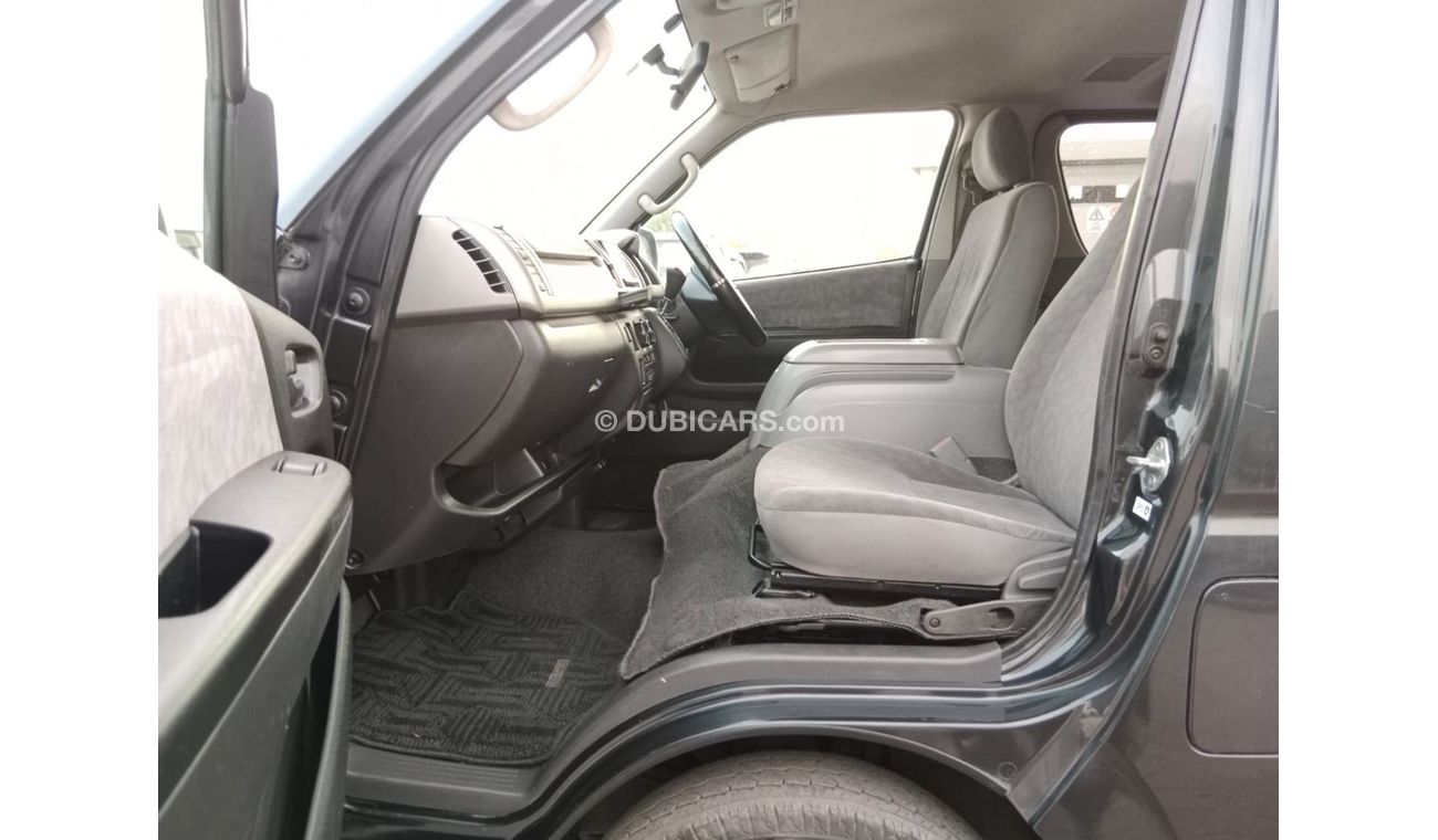 تويوتا هاياس TOYOTA HIACE VAN RIGHT HAND DRIVE (PM1621)