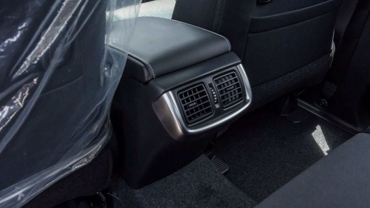 Toyota Hilux 2026 Toyota Hilux 2.4L MT Diesel DC (White-Black)