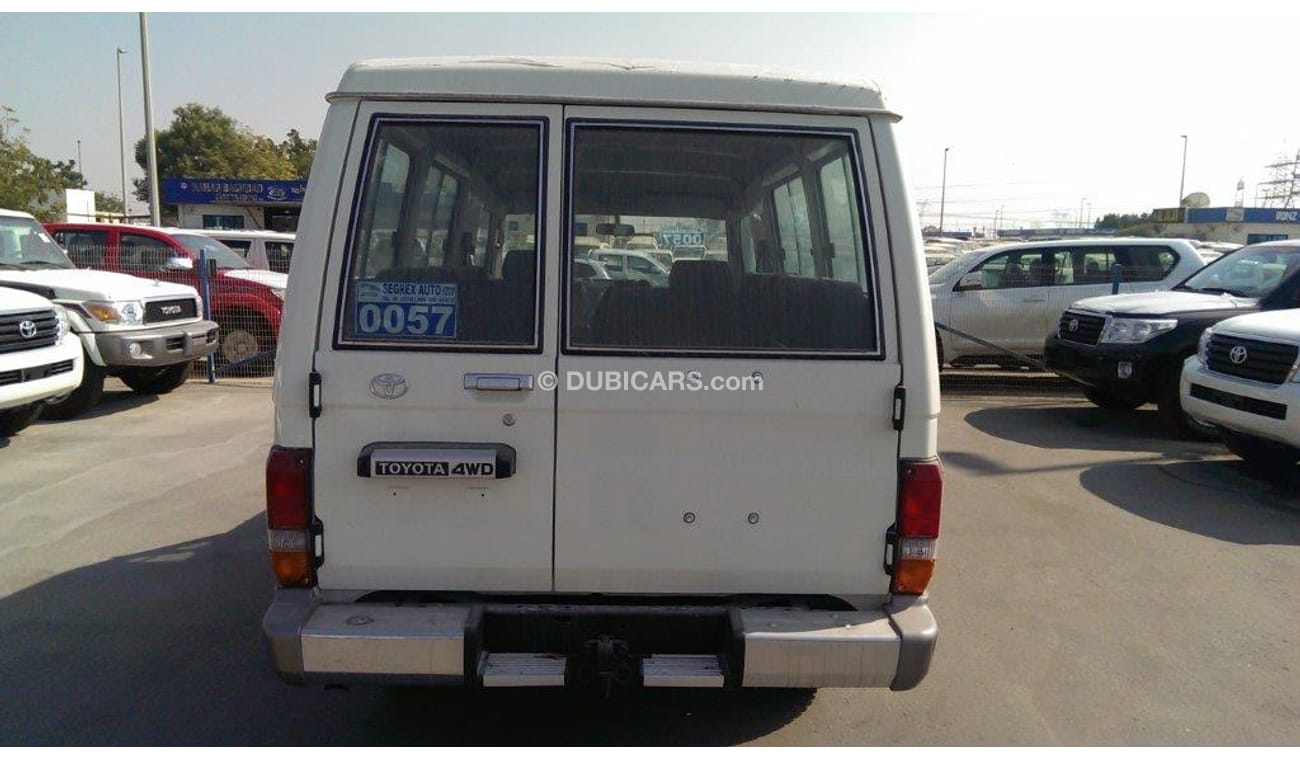 Toyota Land Cruiser Hard Top 78 LX 13, Diesel, 13 Seats