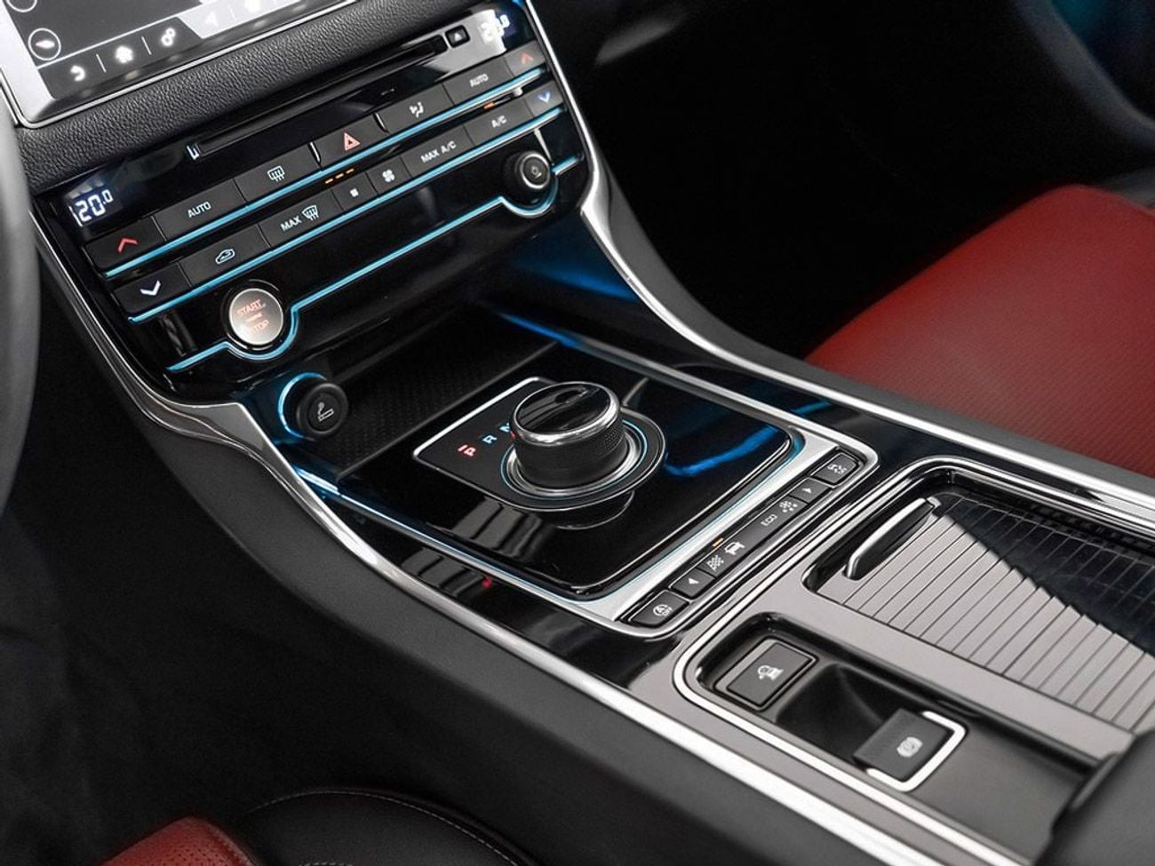 جاكوار XF R-Sport 2.0L Sedan