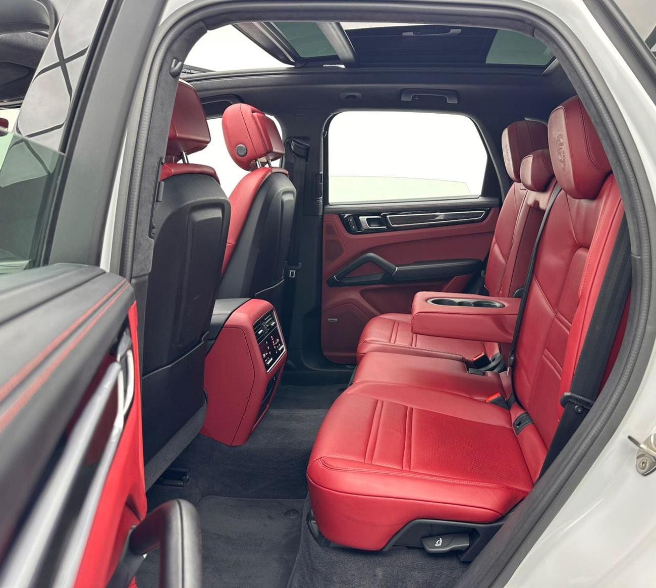 Porsche Cayenne 2022 Porsche Cayenne GTS, Feb/2027 Porsche Warranty, Porsche Full Service History, Excellent Conditi