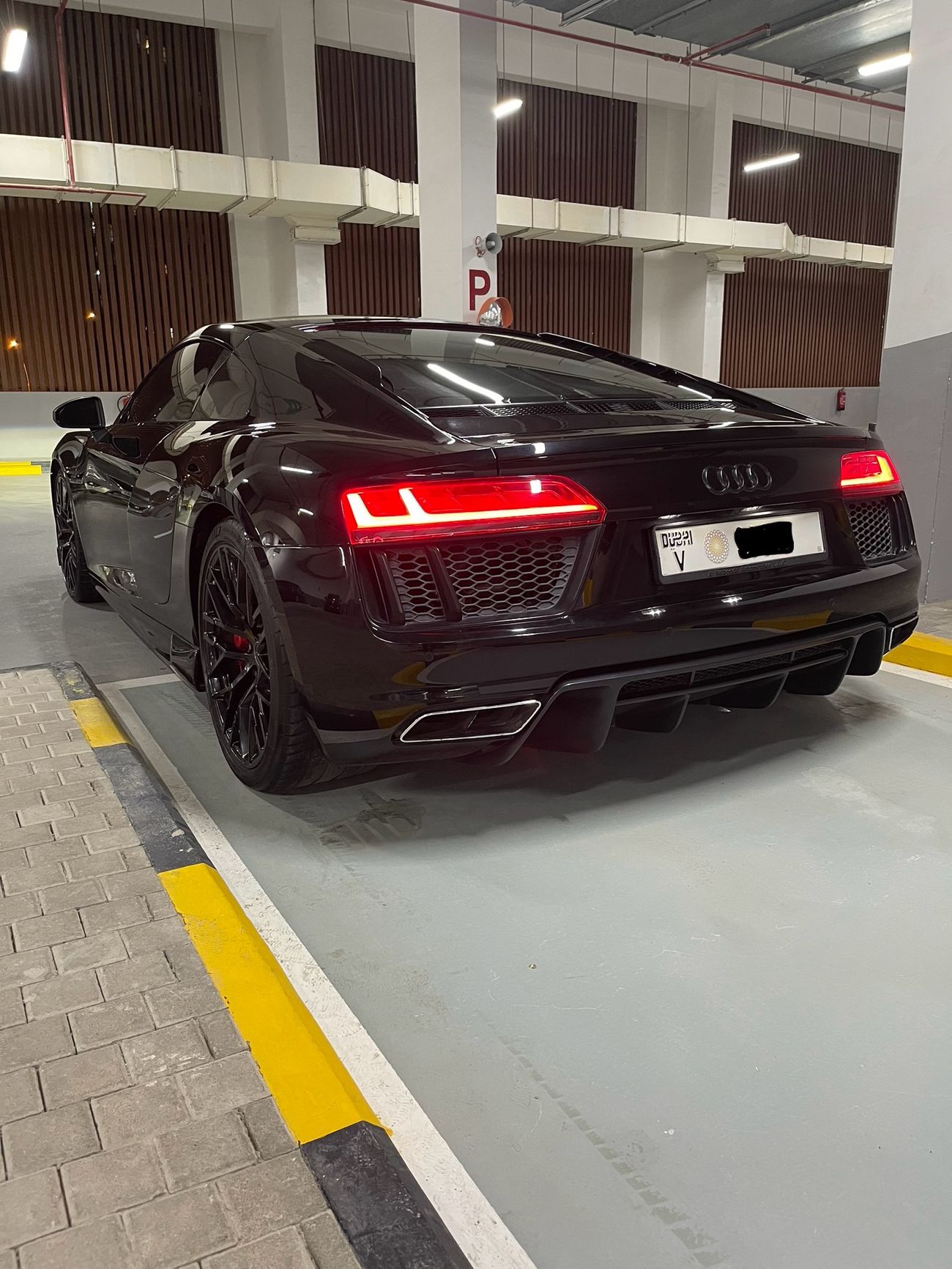 أودي R8 V10 RWD 5.2L (540 HP)