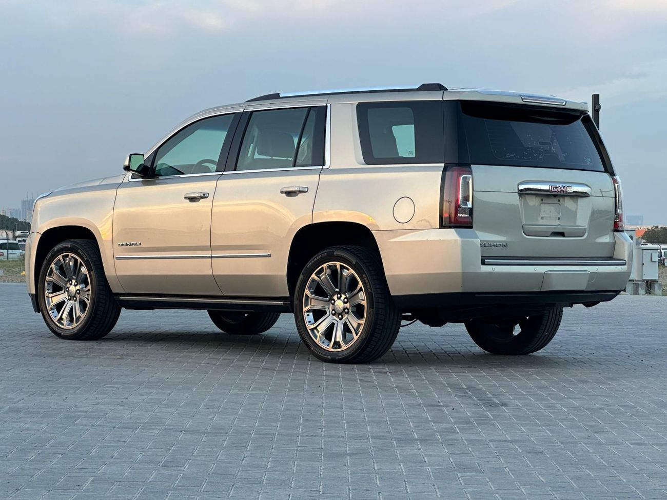 GMC Yukon Denali 6.2L (8 Seater)