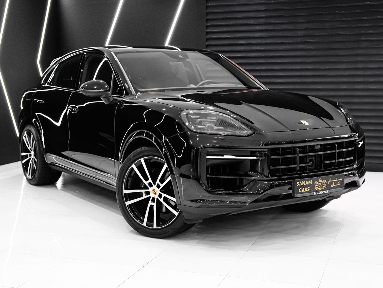 Porsche Cayenne COUPE, Carbon Interior, Panoramic Roof, Sport Chrono, Al Nabooda Warranty!!