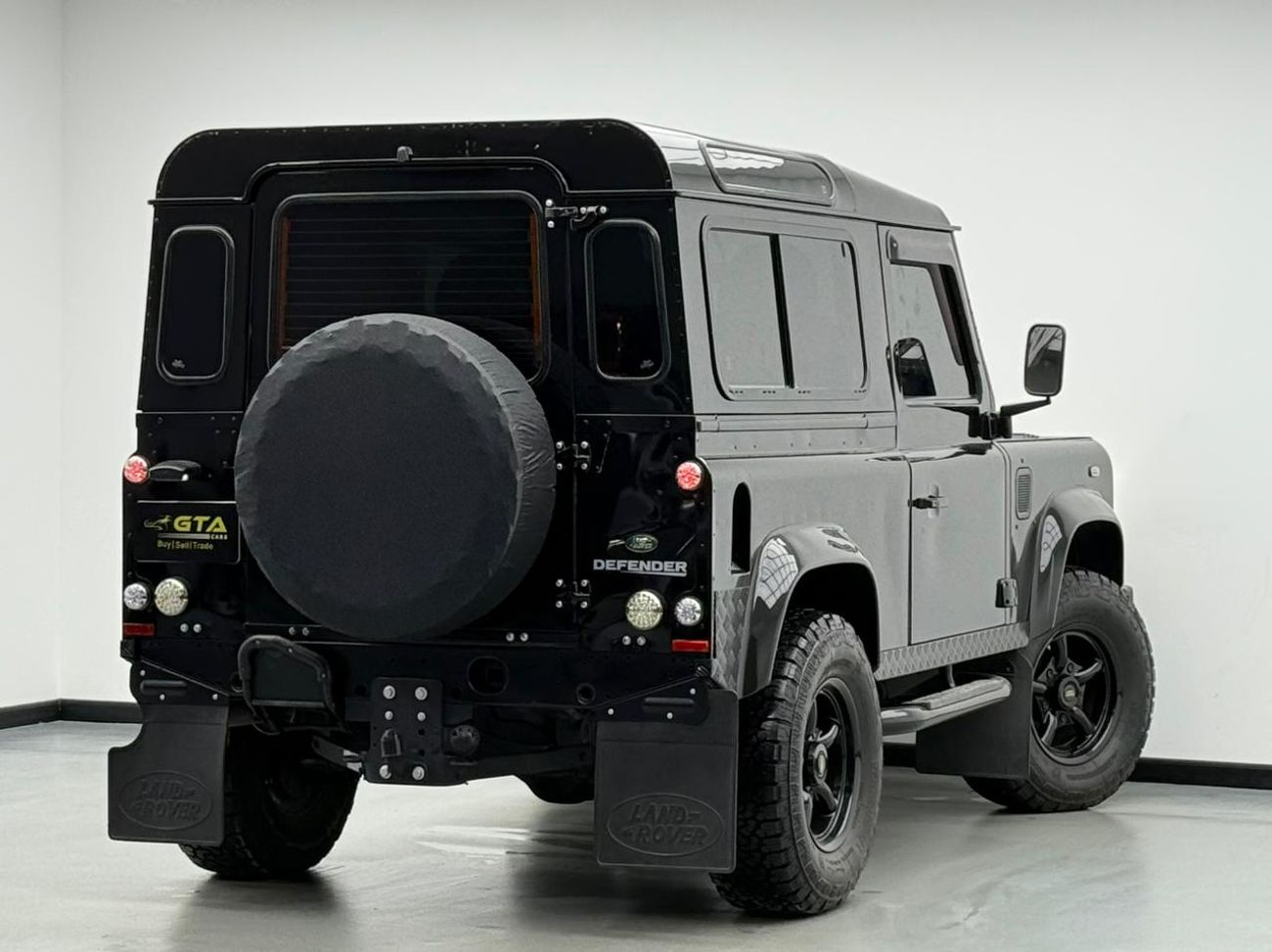 لاند روفر ديفندر 2010 Land Rover Defender 90, Manual Transmission, VIP Seats, Excellent Condition