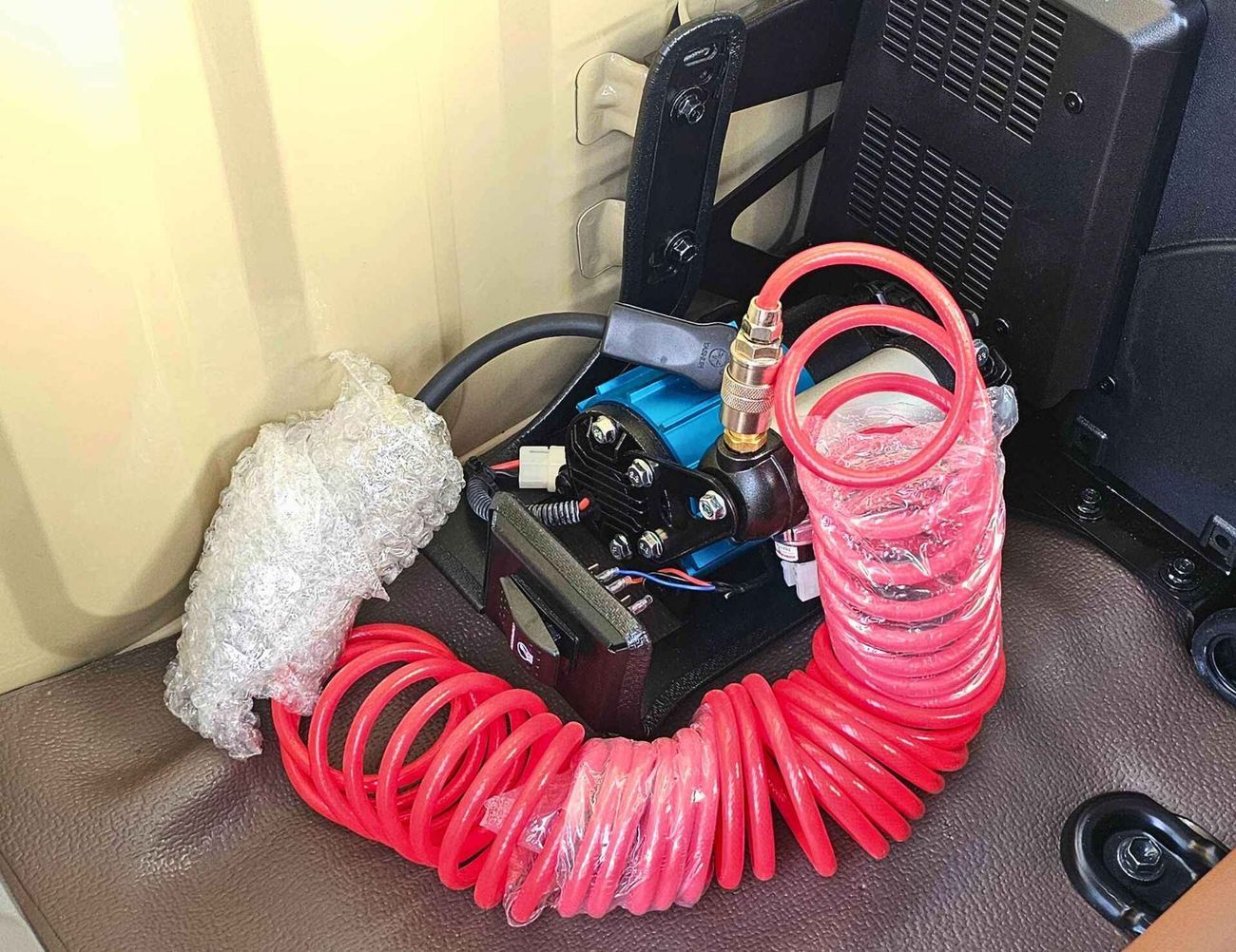 تويوتا لاند كروزر بيك آب LC79 LX / SINGLE CABIN / A/T / 4.0L V6 PETROL / 4WD (CODE # LX-Z)