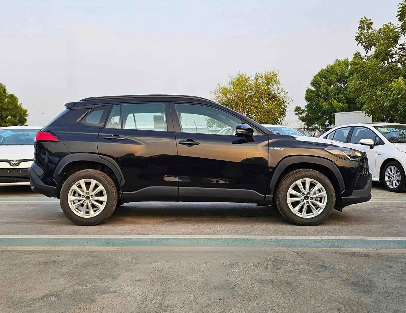 Toyota Corolla Cross HYBRID /1.8L PETROL A/T / FULL OPTION / SUNROOF, LEATHER/ 17" ALLOY WHEELS/CODE#XLE