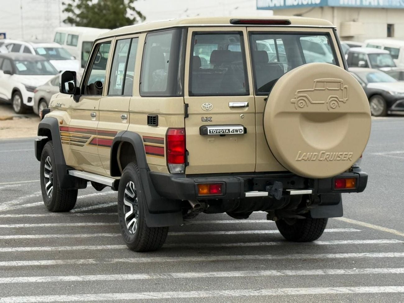 Toyota Land Cruiser 70 LX 2.8L FULL SAUDI WITH COOLING BOX AND COMPRESSOR