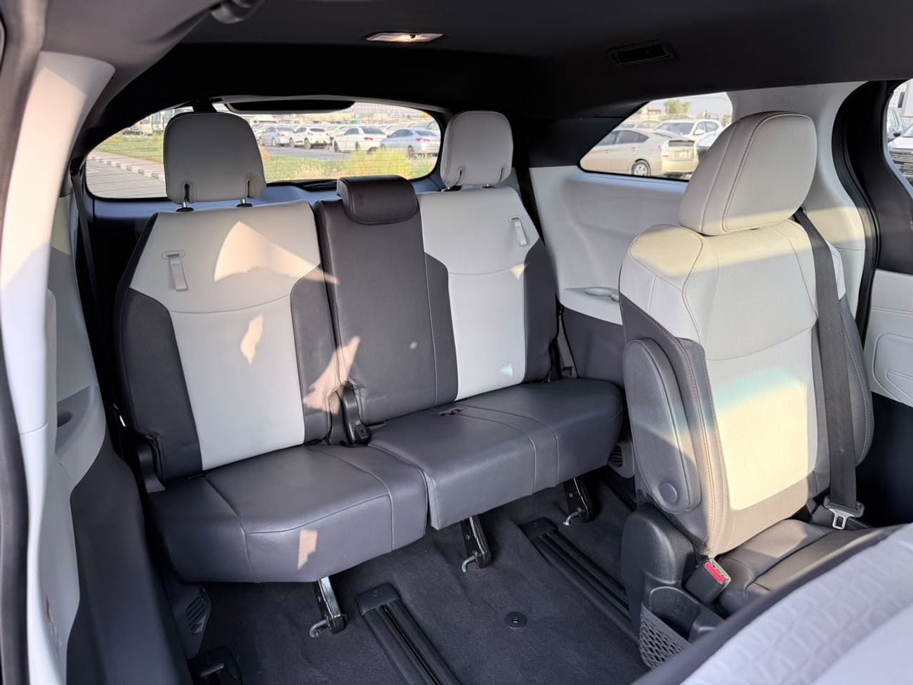 Toyota Sienna XLE hybrid 2.5 L premium