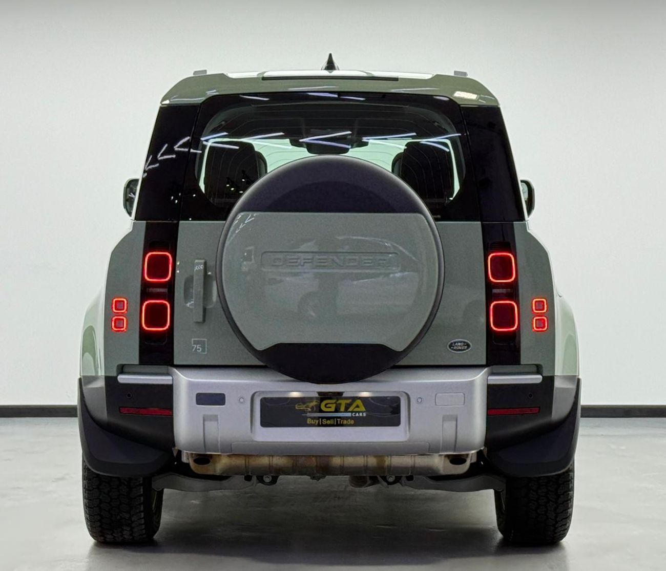 لاند روفر ديفندر 2023 Land Rover Defender P400 110 75th Anniversary, 2028 LR Warranty + Service Pack, Low Km, GCC