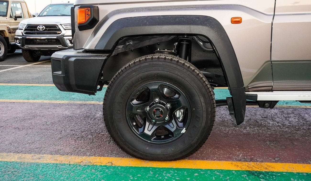 Toyota Land Cruiser 70 4.0L V6 M/T