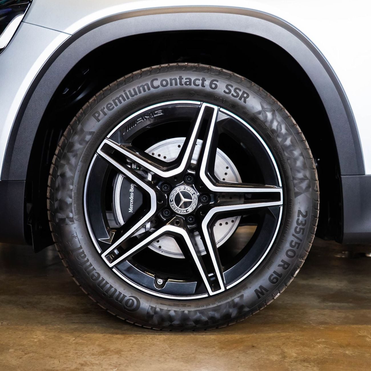 مرسيدس بنز GLB 200 AED 3,736 pm • 0% Downpayment • Mercedes-Benz GLB 200  • Agency Warranty