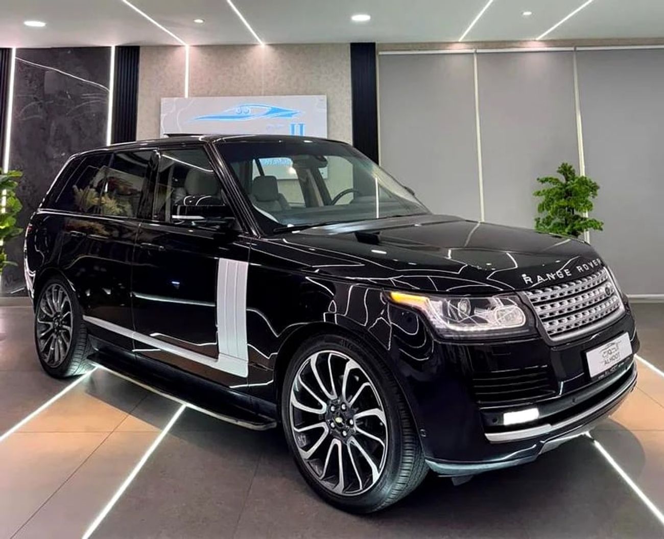 Land Rover Range Rover Supercharged 5.0L SUPERCHARGED VOGUE V8 || GCC II FULLY LOADED || PERFECT CONDITION || 98k