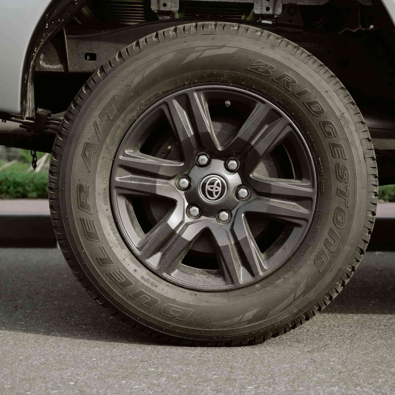 تويوتا هيلوكس GLX AT 2.7L