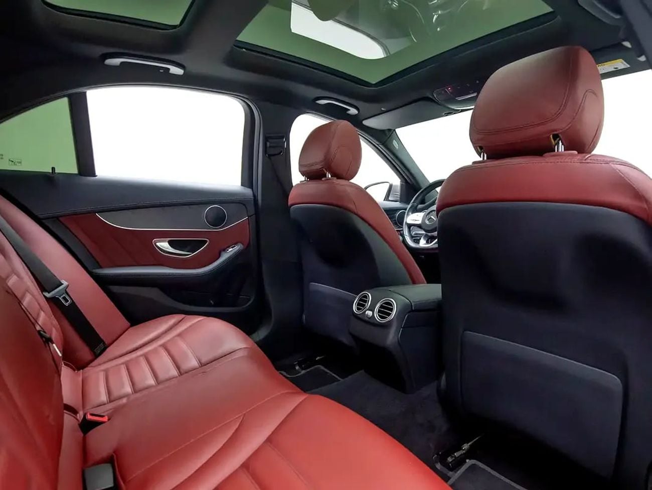 Mercedes Benz C200 C200 | GCC Specification | Silver Exterior | Luxury Sedan