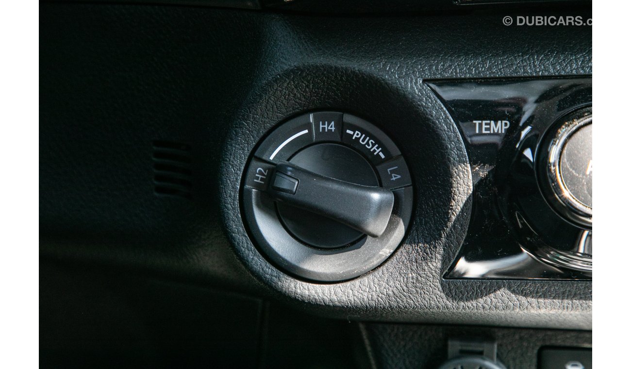 تويوتا هيلوكس 2.4L Full Option 4x4 M/T Diesel with Diff Lock , Auto A/C and LED Headlamps