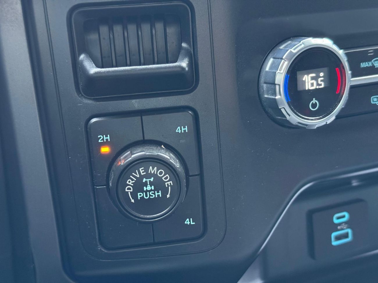 Ford F 150 XLT / 5.0 V8 4X4 / GCC / AGENCY WARRANTY AND SERVICE TILL 2027/ REMOTE START / RAPTOR FACELIFT