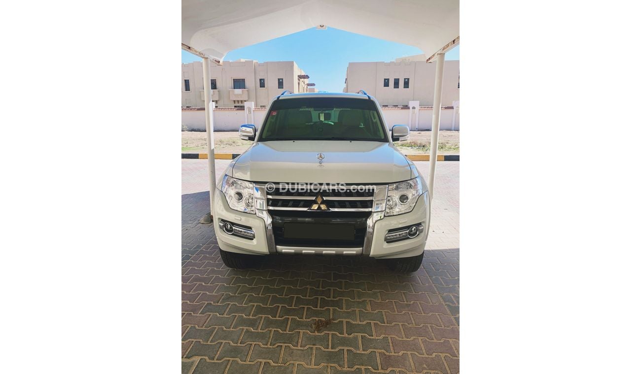 Mitsubishi Pajero 3.8 V6 GLS H/L (Gold Package)