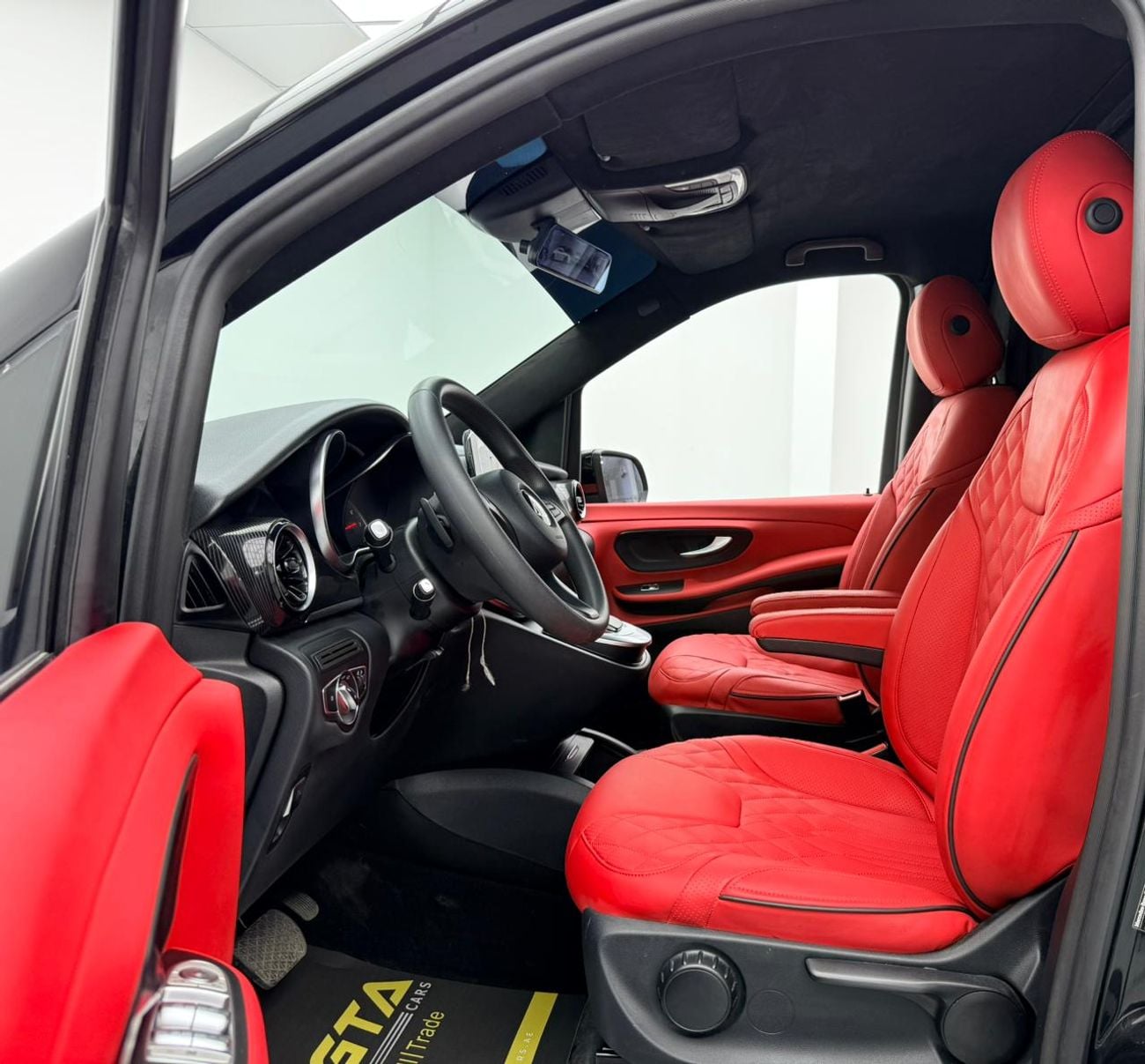 مرسيدس بنز V 250 2024 Mercedes Maybach V250, Warranty, Very Low Km, Fully Loaded, Excellent Condition, GCC