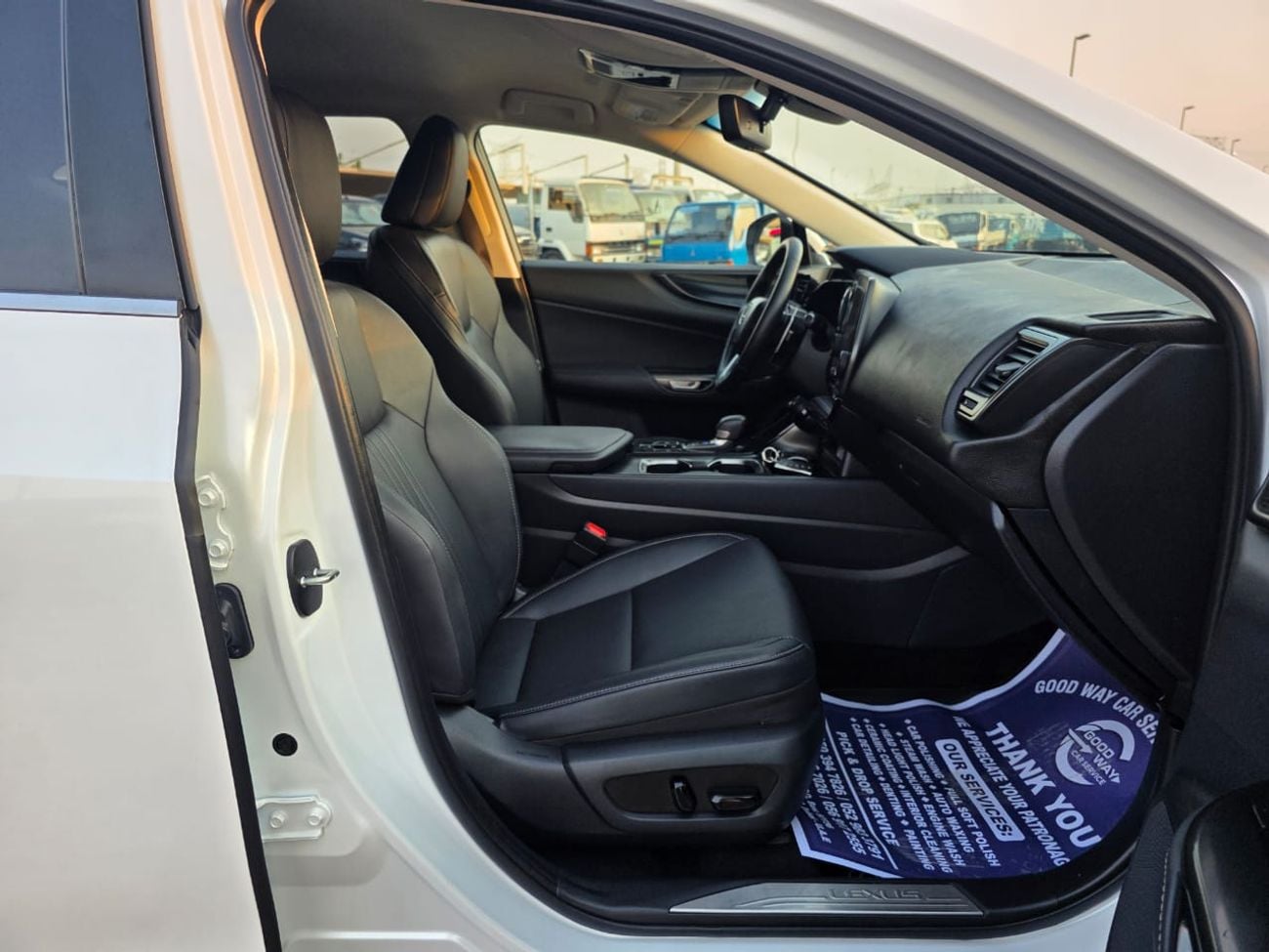 لكزس NX 250 PREMIUM لكزس NX250 موديل 2023، زر ضغط وصندوق خلفي أوتوماتيكي (JTJADCAZ4P2006757)