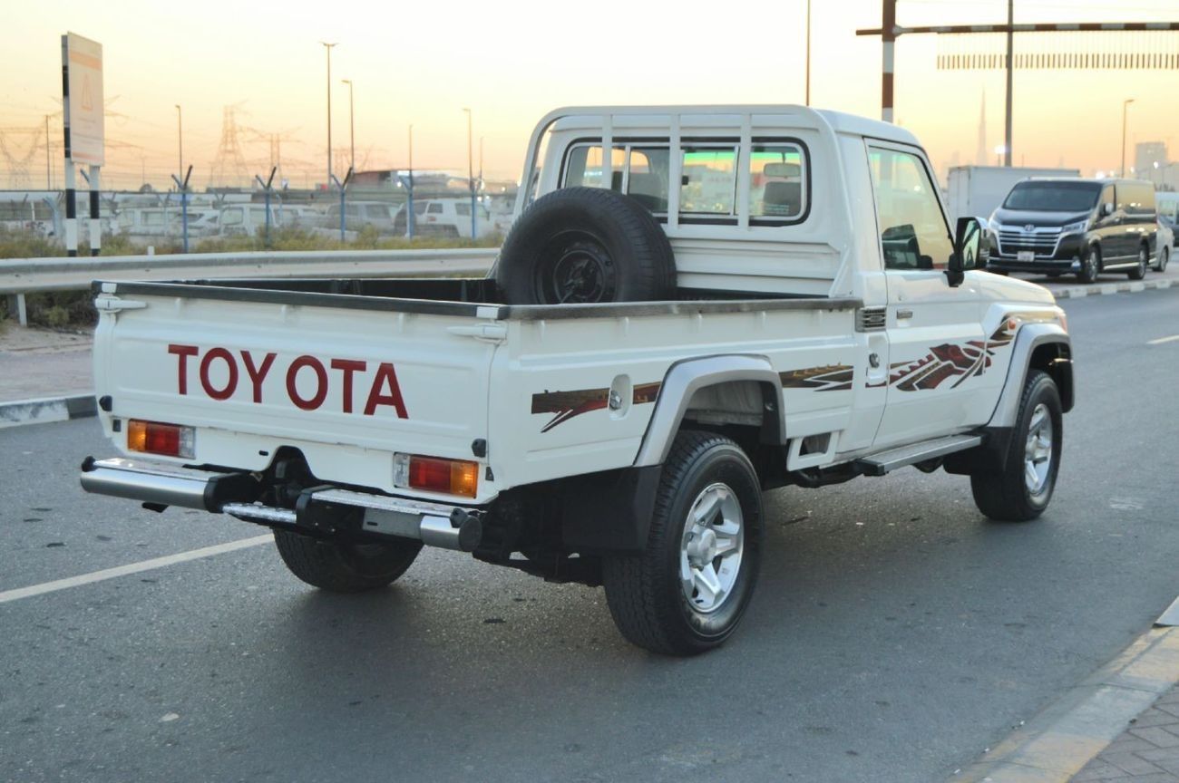 Toyota Land Cruiser Pick Up single Cabin