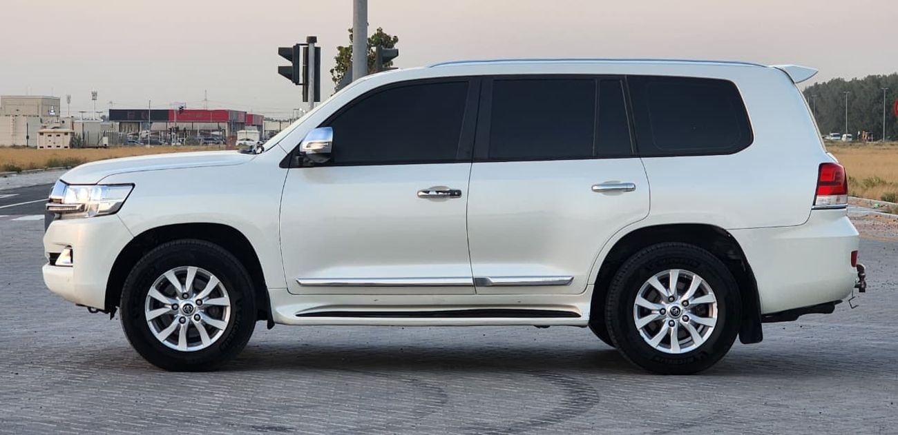 Toyota Land Cruiser GXR .DIESEL FULL OPTION