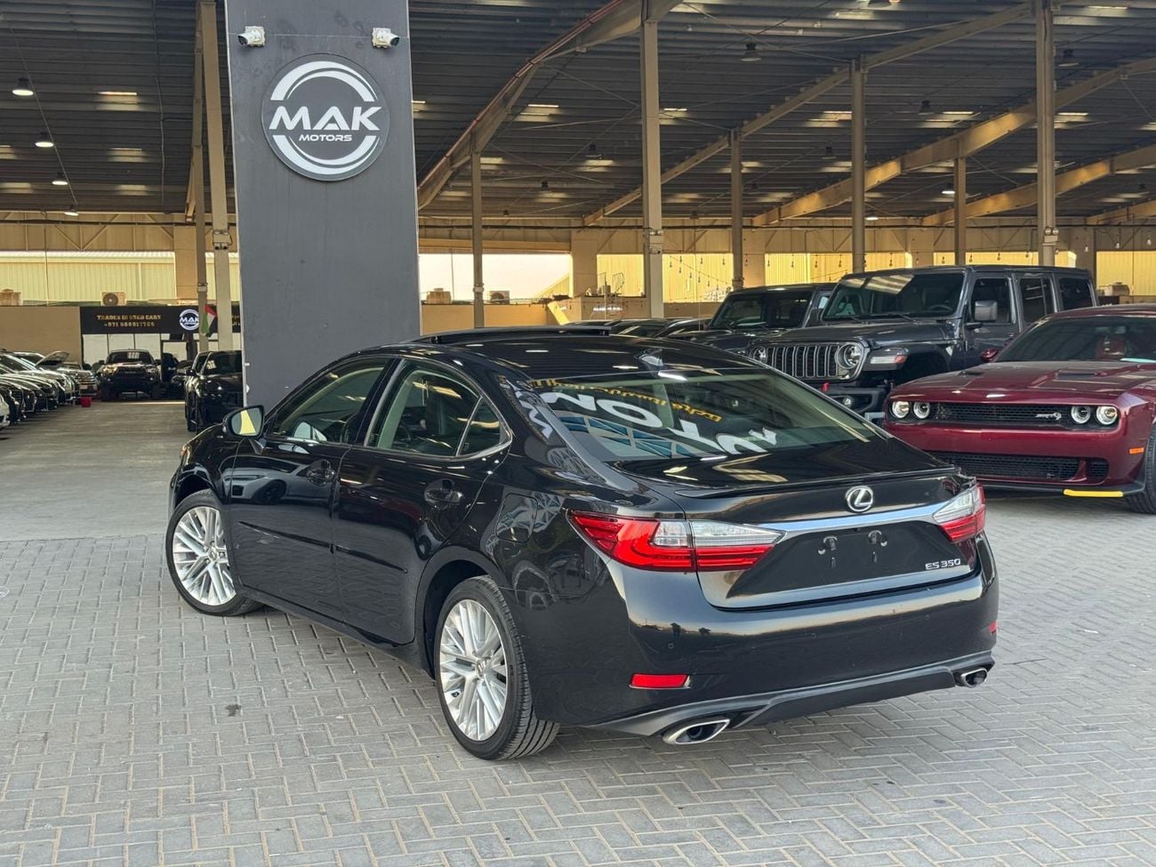 لكزس ES 350 3.5 V6 /PLATINUM / LOW MILEAGE / SCREEN /COOLING AND HEATING SEATS  / IN PERFECT CONDITION