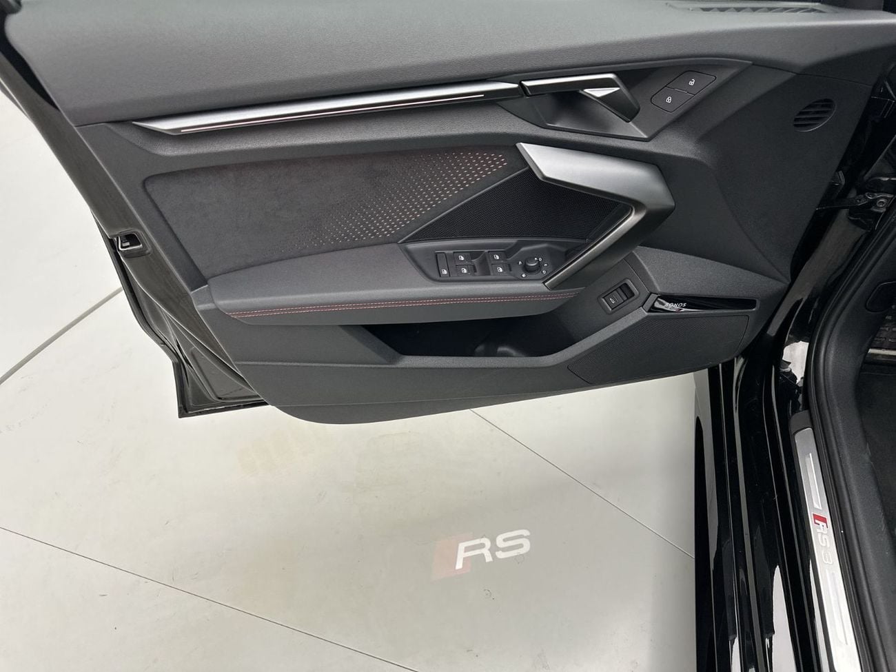 Audi RS3 TFSI quattro 2.5L Sportback 400hp (Ref# 04442)