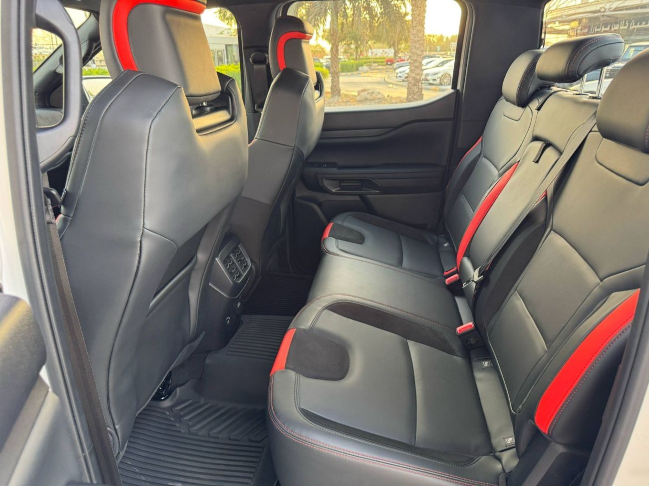 فورد رانجر Raptor 3.0T (392 HP) V6 GCC SPEC UNDER WARRANTNEAT AND CLEAN