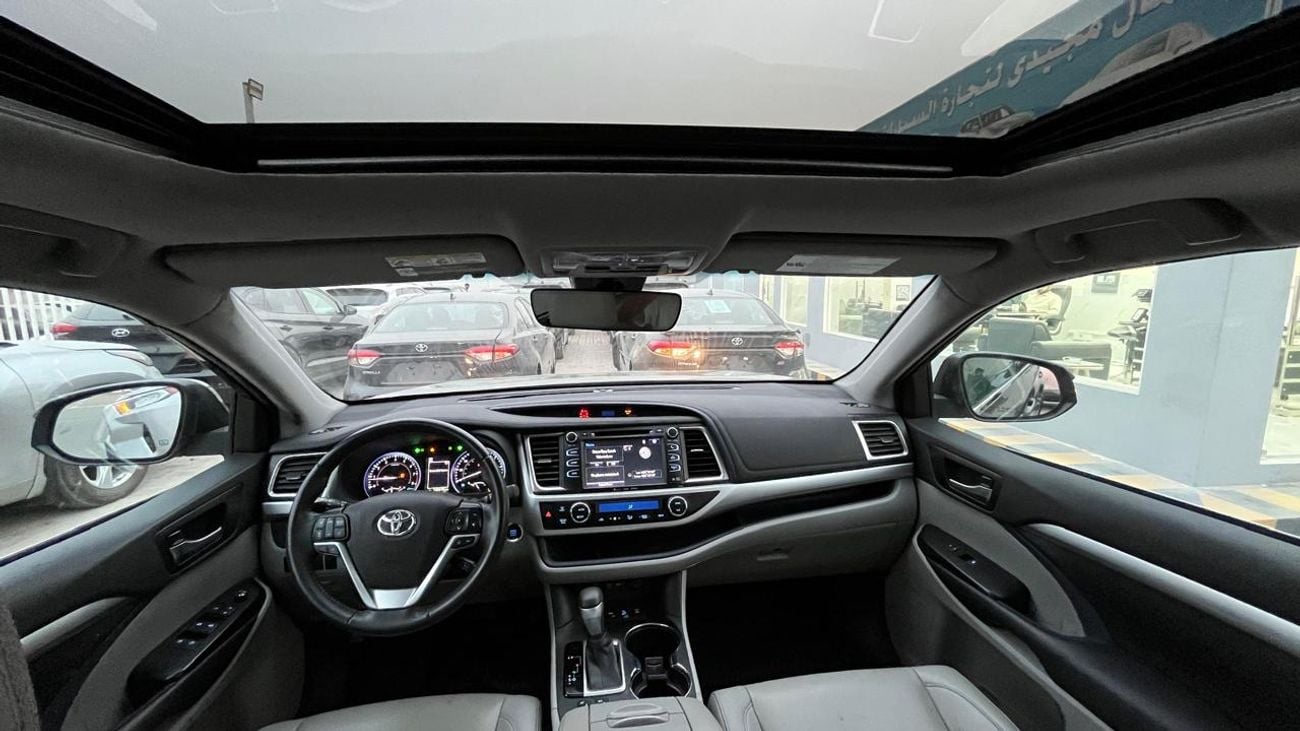 Toyota Highlander 2019 Toyota Highlander XLE 4x4 AWD Full option Sunroof Push Start 7 Leather Seats
