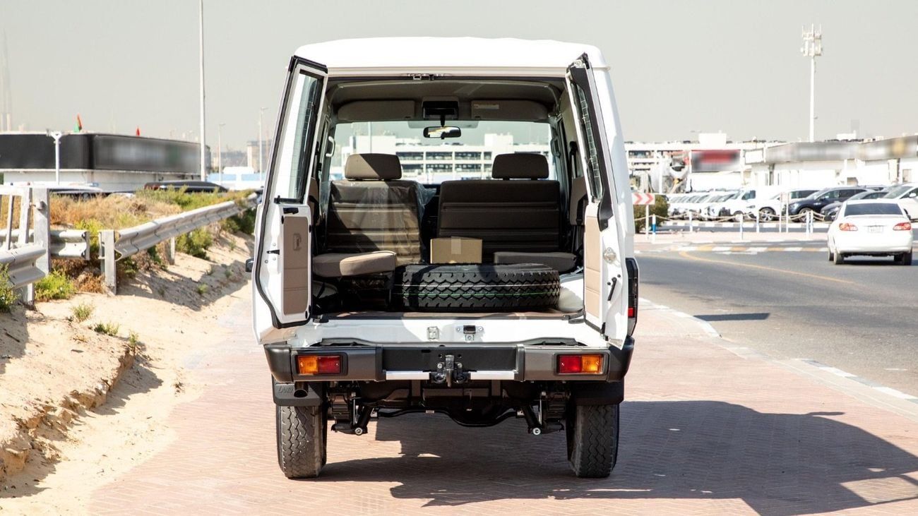 تويوتا لاند كروزر 70 LC 78 HARDTOP 4.0L MT 2025 TOYOTA LAND CRUISER 78 SERIES 4.0L PETROL 3 DOOR MANUAL TRANSMISSION